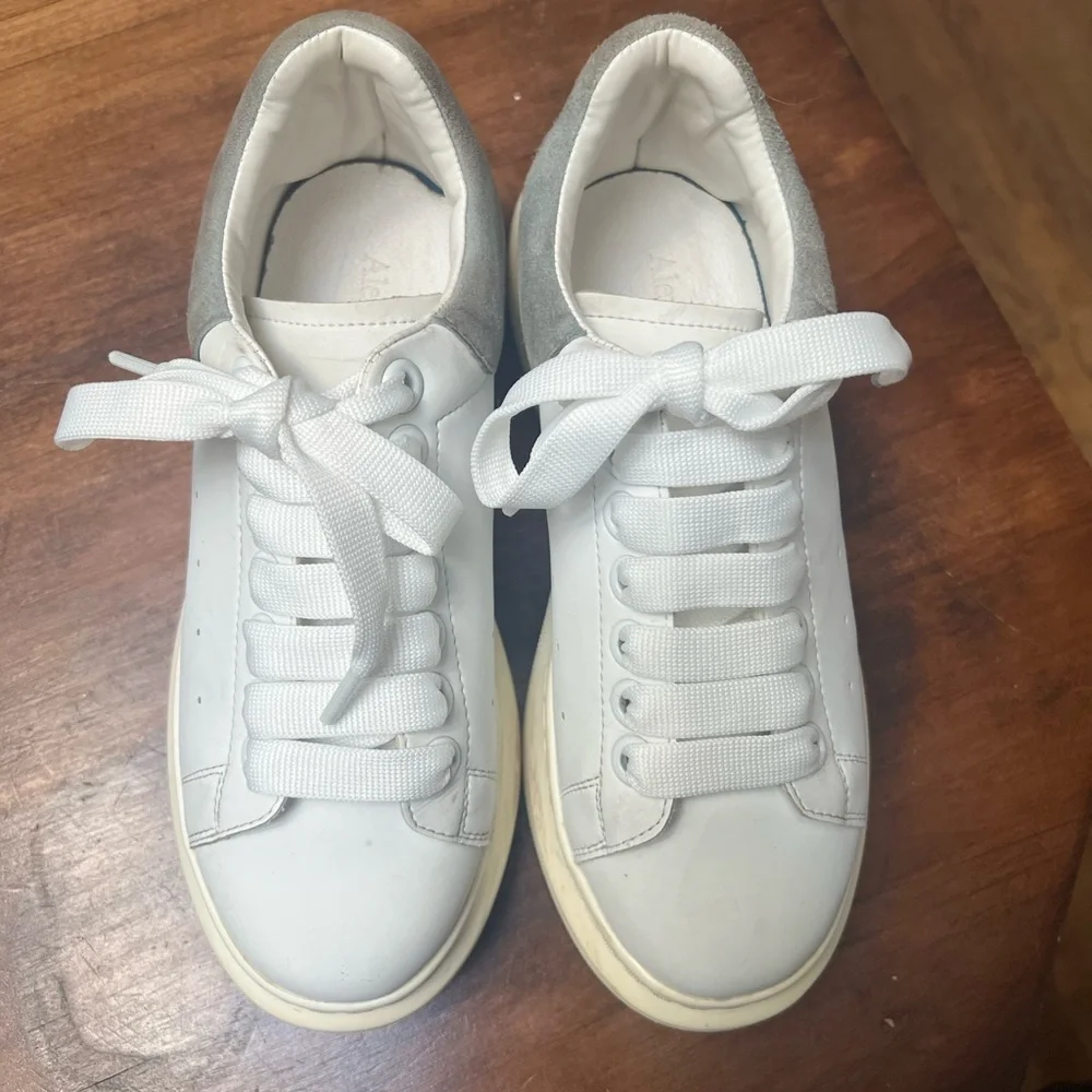 Alexander McQueen Leather Oversized Sneaker - Picture 5 of 8